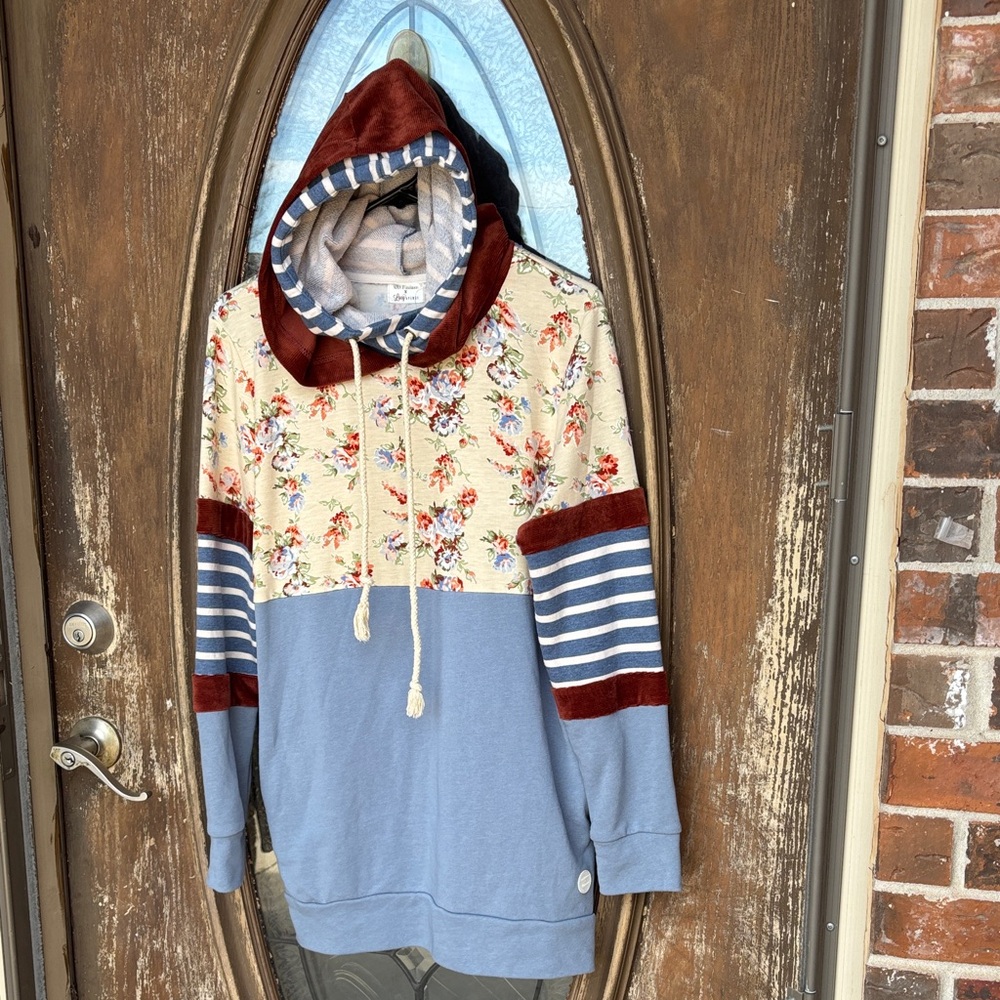 Nora Madison X Lucy Avenue Hoodie!size medium